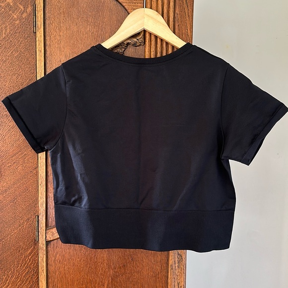 Offline by Aerie Seamless Sidewalk Cropped Tee Black Size XL - Picture 3 of 3